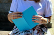 © Luciano Luppa - Mulher fazendo anotações em Planner - Woman making notes on planner