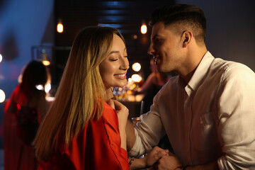 Canvas Print - Man and woman flirting with each other in bar