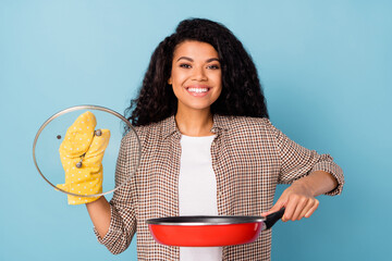 Wall Mural - Portrait of attractive cheerful girl holding pan cook healthy meal recipe isolated over bight blue color background