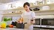 © Ameashi - 楽しそうに料理をする家事代行の女性作業員