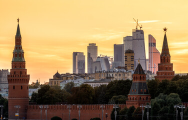 Wall Mural - Moscow Kremlin overlooking Moscow-City towers at sunset, Russia