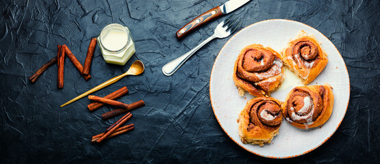 Poster - Delicious baked cinnabon buns with cream sauce