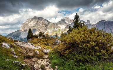 Fototapete - Wonderful nature landscape. Amazind summer scenery in Dolomite mountains. Hiking trail near Falzarego pass. View on Alpine highlands with rmajestic mountains. Popular locations for travel and hiking.
