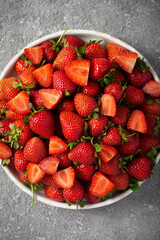 Wall Mural - Ripe delicious strawberries on a white plate