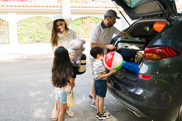 Poster - Cheerful mom and dad making a road trip