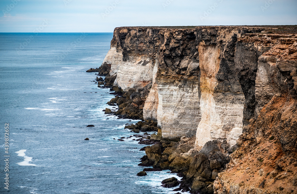 The Bunda Cliffs stretch roughly 100 km along the Great Australian ...