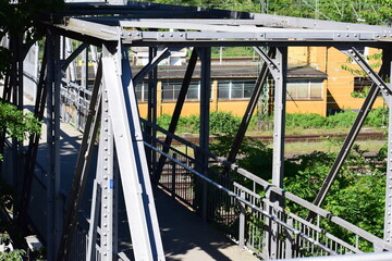 Wall Mural - Brücke zum Bahnhof Bingen