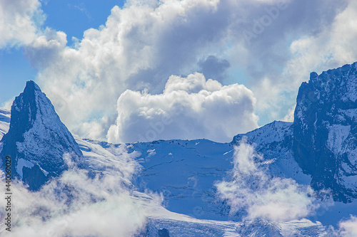 Fototapeta Kaukaz  krajobraz-z-chmurami