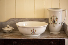 Vintage Washing Bowls For Bathrooms