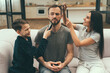 © OneInchPunch/Westend61 - Family giving haircut to man at home