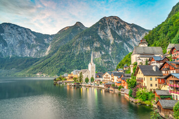 Wall Mural - Scenic picture-postcard view of famous Hallstatt mountain village in the Austrian Alps at beautiful light in summer, Salzkammergut region, Hallstatt, Austria