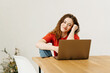 © contrastwerkstatt - Young woman watching media or reading on a laptop computer