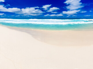 Wall Mural - Plage paradisiaque des Seychelles 