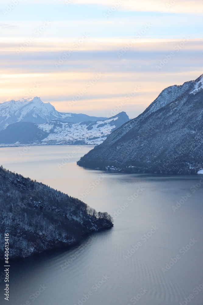 Obraz na płótnie Jezioro w Szwajcarii w salonie