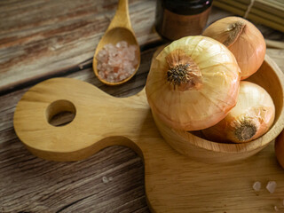 Canvas Print - The onions on wood table for food or cooking concept.