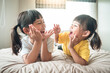 © FAMILY STOCK - Cute asian children lying on the bed