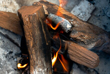 Photo Of A Fire Pit And Fire Consisting Of Mesquite Dried-wood Logs And Fruit Wood Charcoal On A Sunny Day Of June 20, 2021.