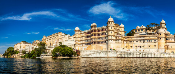 Fototapete - Udaipur City Palace view. Udaipur, India