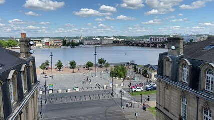 Poster - La Garonne, vue depuis la porte Cailhau à Bordeaux, Gironde