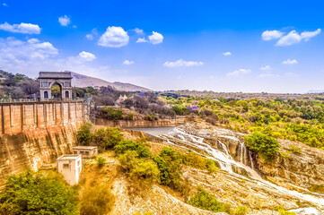 hartbeespoort dam arch de triumph entrance with crest gates monu