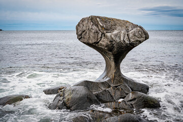 rocks in the water, Kannesteinen