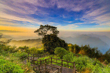 Leinwandbilder - Beautiful Scenery Of The Misty Mountains In Chiayi, Taiwan