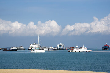 Poster - menschenleerer Strand in Pattaya, Thailand, während der Pandemie