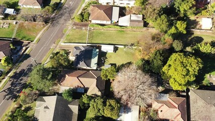 Canvas Print - From quiet streets of City of Ryde up to Sydney CBD skyline – aerial 4k.
