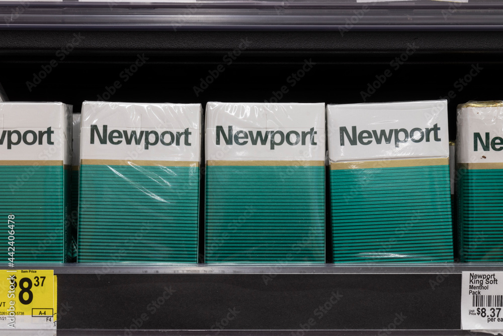 Foto de Stock Newport Menthol cigarettes. The FDA is considering a ban on menthol  cigarettes as makers such as R. J. Reynolds Tobacco are accused of  marketing to Black communities