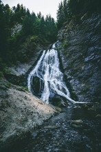 Valul Miresei Waterfall