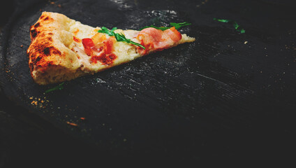 Poster - last slice of pizza on black wooden board in cafe