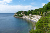 Fototapeta Natura - view of the church at Hojerup on top of the white chalkstone cliffs of Stevns Klint