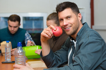 male workers eating packed lunch