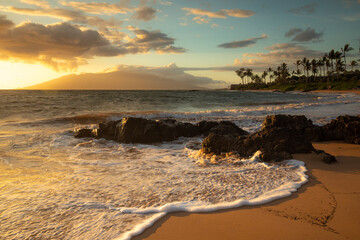 Wall Mural - Sunset on a beach in Maui