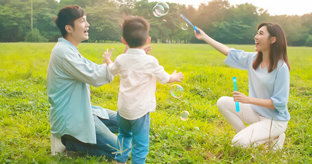 Canvas Print - asian parents play with kid