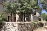 Fototapeta Desenie - Maison troglodyte dans l'ancien village troglodytique de Barry, ville de Bollene, departement du Vaucluse, France
