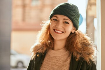 Canvas Print - Young caucasian girl smiling happy standing at the city.