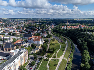 Mulden Promenade mit Schloss Osterstein in  Zwickau