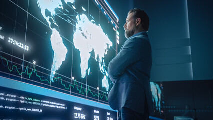 Aufkleber - Senior Computer Science Engineer Looking at Big Screen Display Showing Global Map with Data Points. Telecommunications Technology Company System Control and Monitoring Room with Servers.