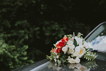 Wall Mural - wedding bouquet on the car