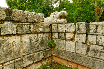 Canvas Print - Platform of Eagles and Jaguars - Chichen Itza, Mexico