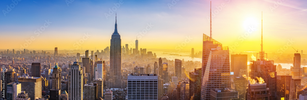 Aerial view of New York City Manhattan at sunset - obrazy, fototapety, plakaty 