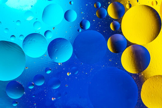Wall Mural -  - Bubbles of oxygen in water. Water structure. Blue and yellow abstract water bubbles texture background.