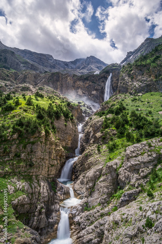 Fototapeta Pireneje  dluga-ekspozycja-cascada-del-cinca-w-pirenejach-w-letni-dzien-hiszpania