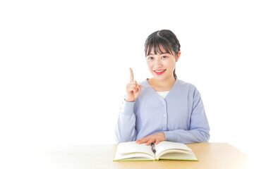 Poster - 勉強をしながら指を指す若い女子学生