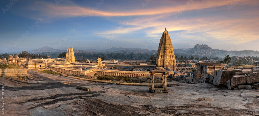 Stunning view at Sree Virupaksha Temple, Hampi, Karnataka, India - obrazy, fototapety, plakaty 