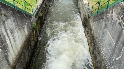 Wall Mural - Ecluse du canal du nivernais dans la Nièvre, Bourgogne