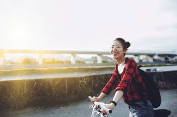 Wall Mural - 自転車に乗る女性