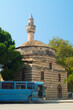 Stary autobus przy meczecie Albania