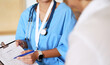 © lenets_tan - Female patient and doctor have consultation in hospital room